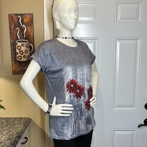 Brand new tshirt - Picture 3 of 4